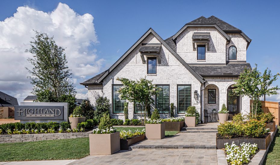 Fulshear TX Home Builder Highland Homes at Cross Creek Ranch